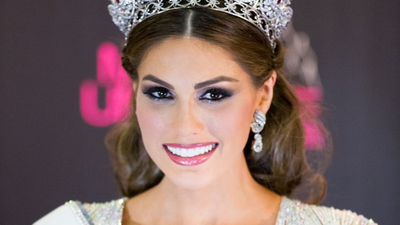 Gabriela Isler kruunattiin Miss Universumiksi.