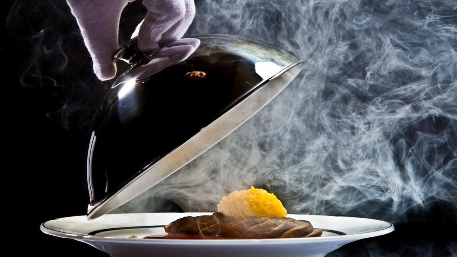 Smoked_Latvian_beef_fillet_with_rose_peppers_sauce