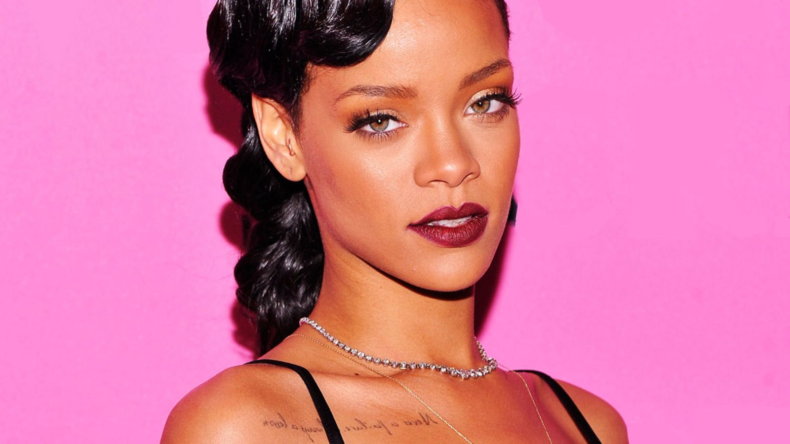 2012: Rihanna nähtiin Victoria's Secretin näytöksessä.