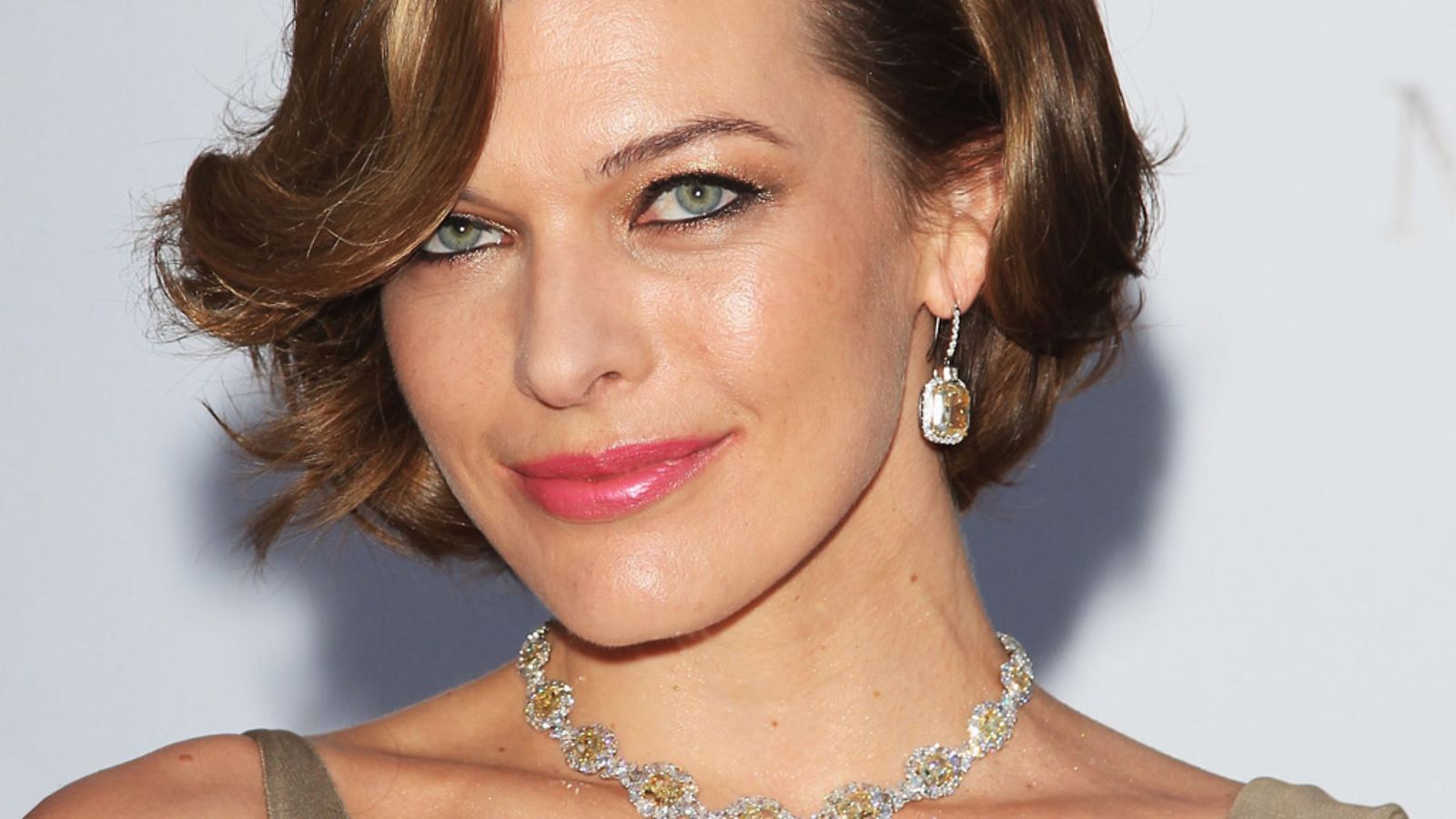 Milla Jovovich 2011 amfAR-gaalassa