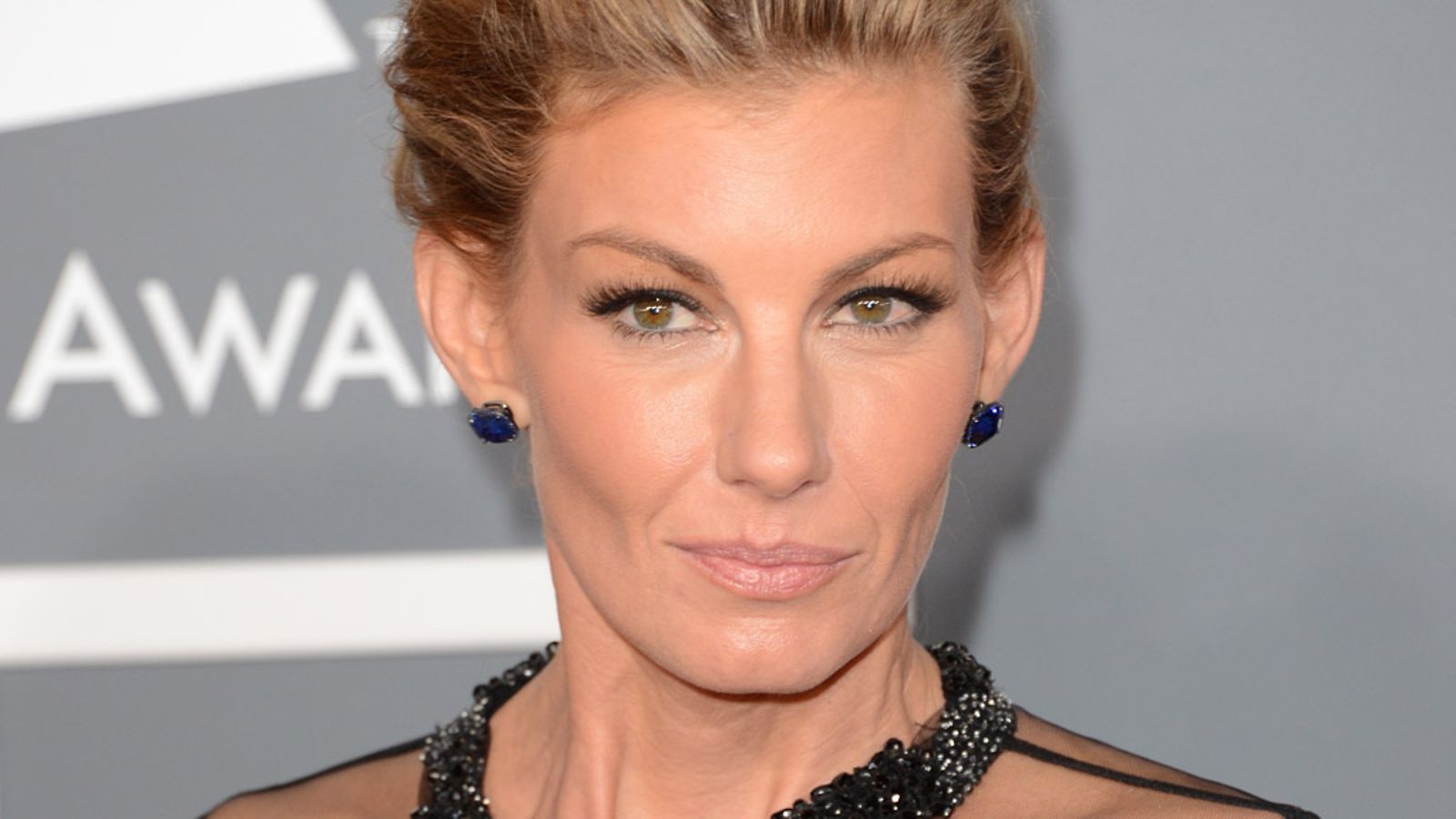 10.2.2013: Faith Hill Grammy-gaalassa.