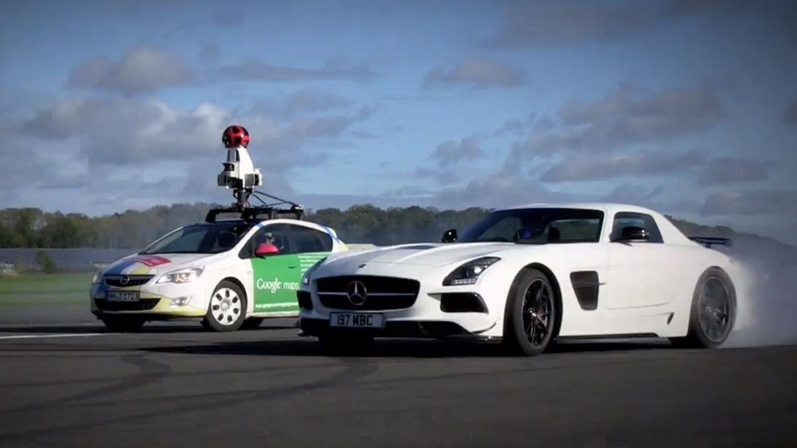 Google vs The Stig. Kuvakaappaus Top Gearin YouTube-videolta.