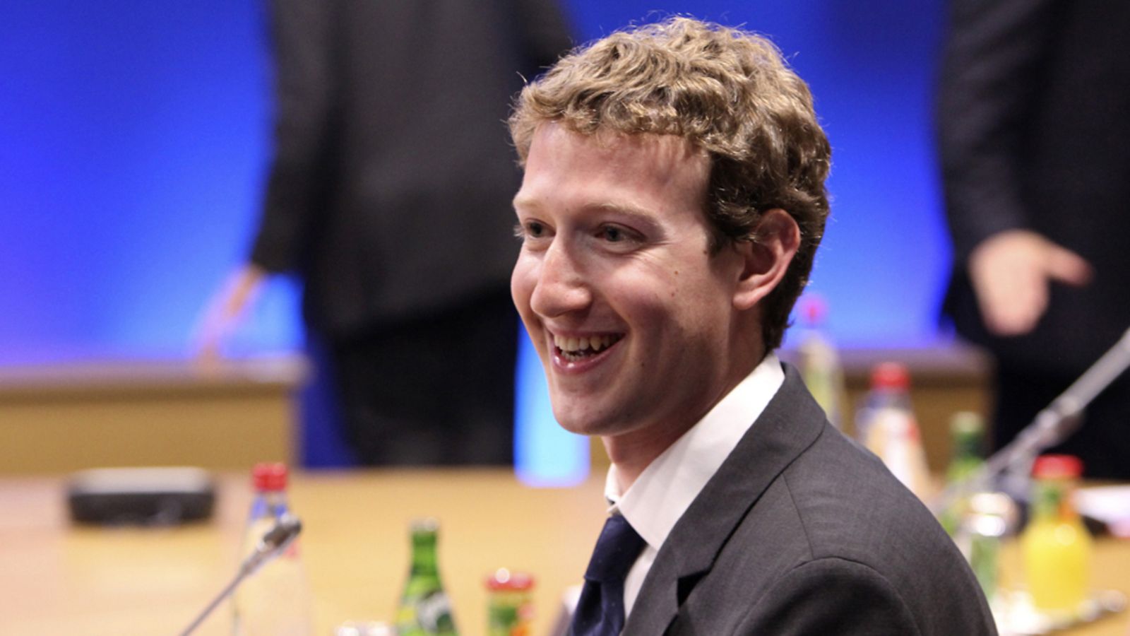 Mark Zuckerberg G8-maiden kokouksessa.