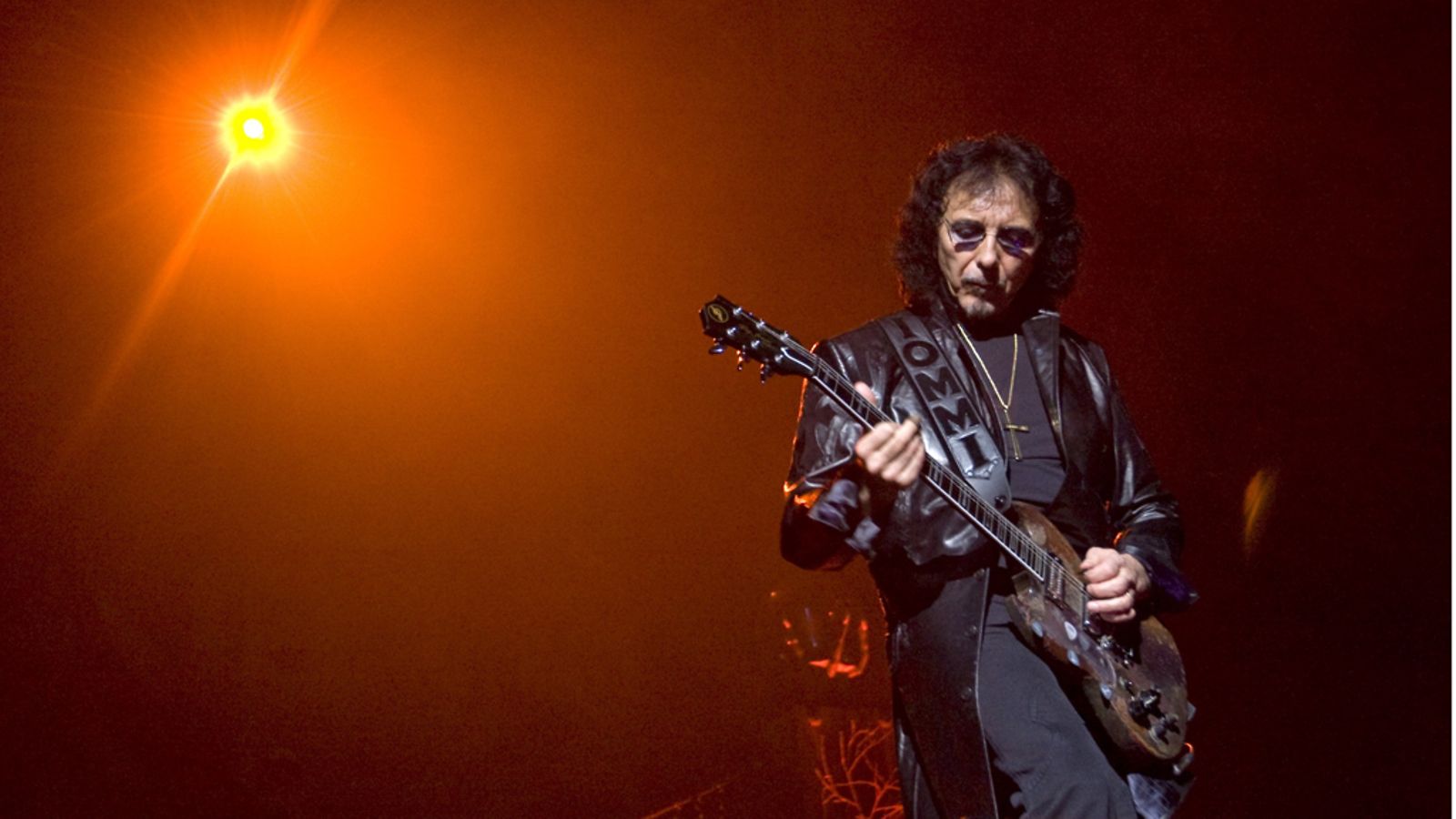 Tony Iommi keikalla Heaven & Hell -yhtyeen kanssa Oslossa heinäkuussa 2009.