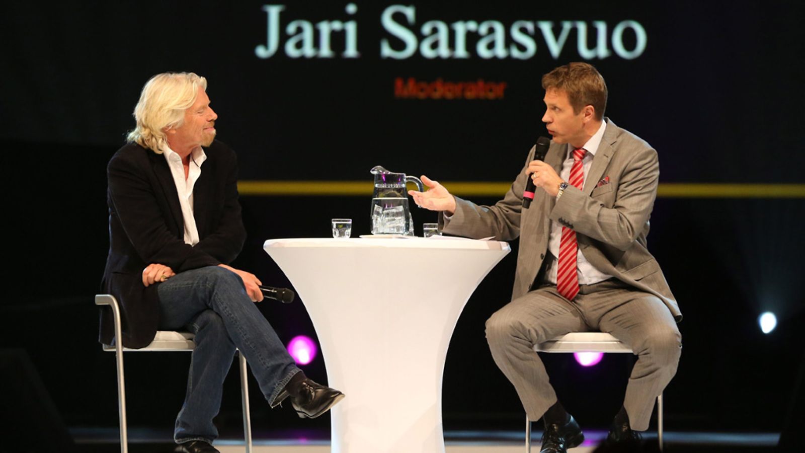 Brittiläinen miljardööri Sir Richard Branson ja Jari Sarasvuo keskustelevat Nordic Business Forum 2012 -seminaarissa Jyväskylässä perjantaina 21. syyskuuta.