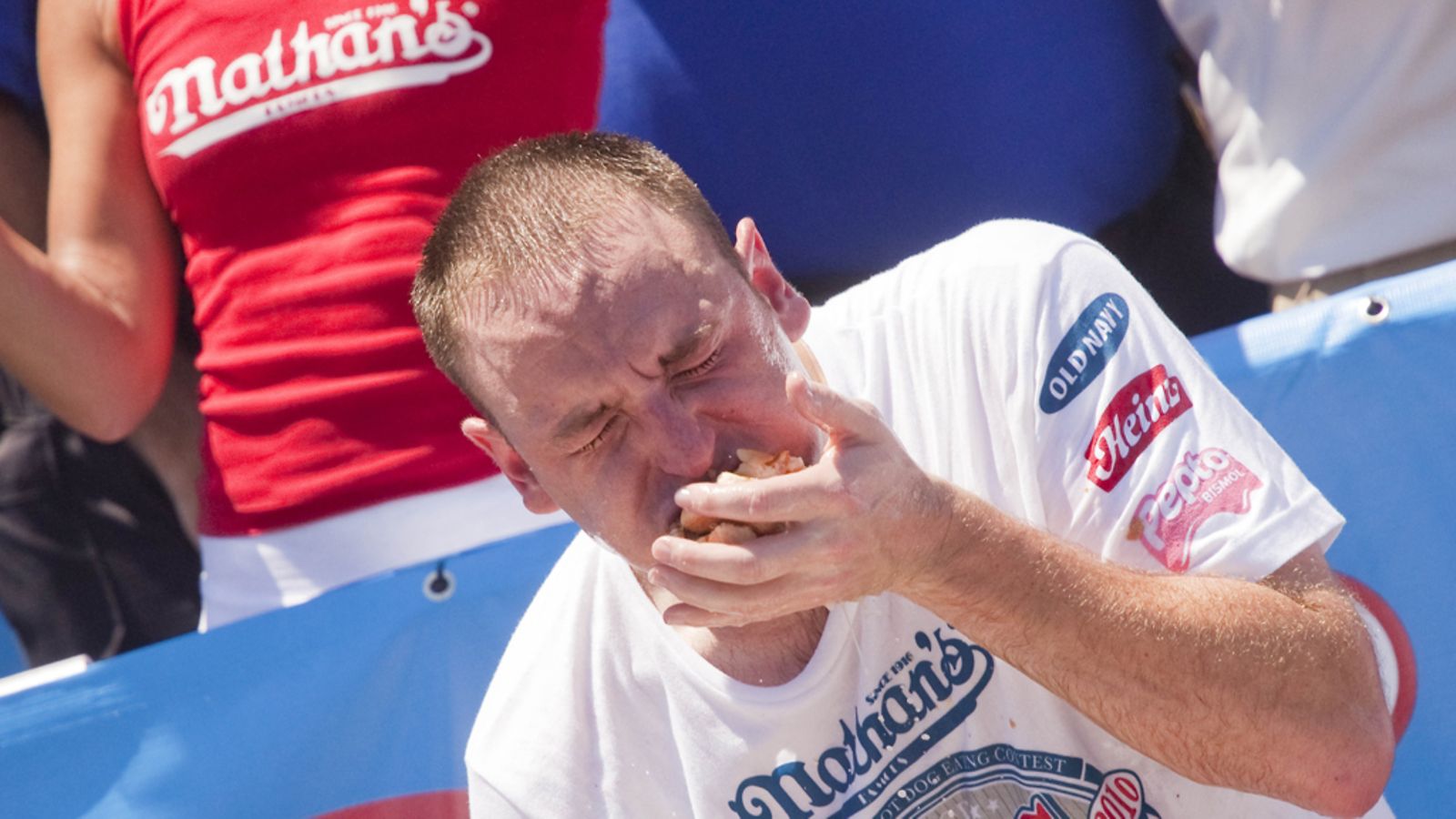 Kilpasyöjä Joey Chestnut.