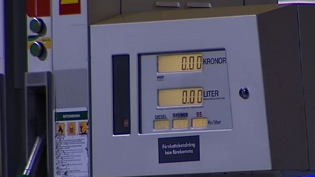 Ruotsi puuttuu bensan ja dieselin hintaan – laskee veroa