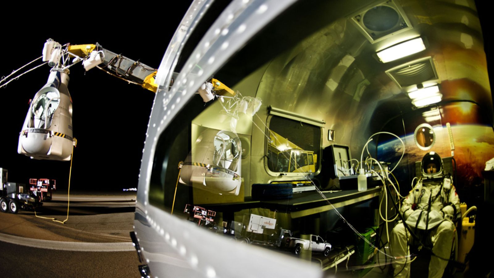 Kuvassa Felix Baumgartner ennen nousuunlähtöä 14. lokakuuta 2012.