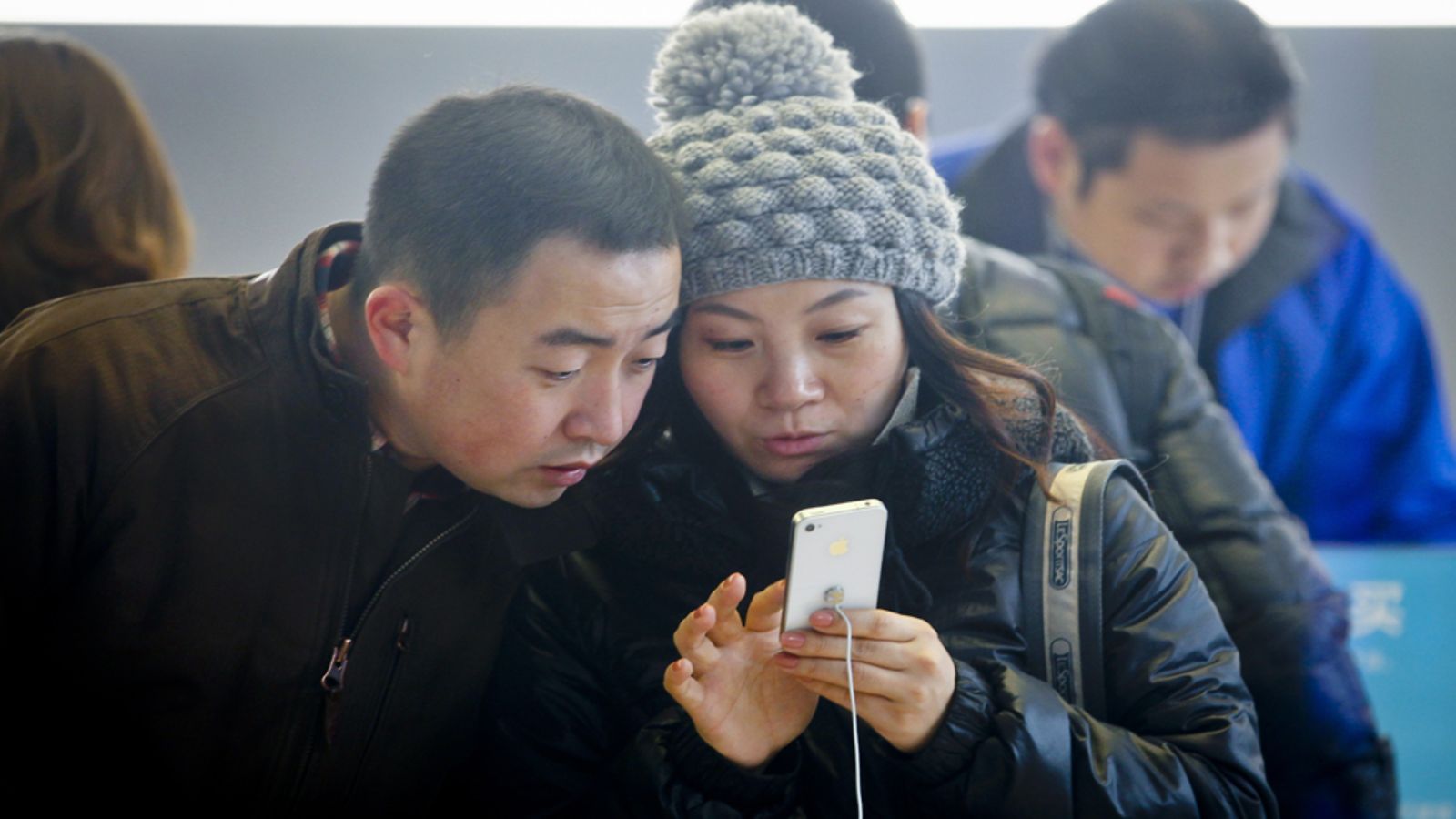 A couple looks at the new iPhone 4s inside an Apple store in Beijing, China, 25 November 2011. China became the world's largest smart phone market by volume according to analysts. China shipped 23.9 million smart phones during the third quarter of 2011, overtaking the U.S. market. EPA/DIEGO AZUBEL
