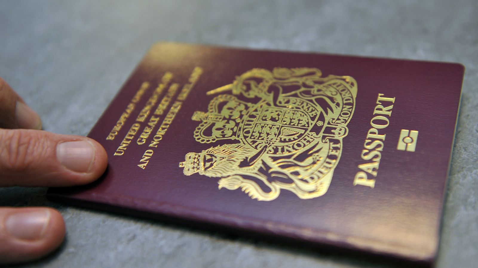 Britanniassa kadotetaan paljon passeja mitä eriskummallisimmista syistä.