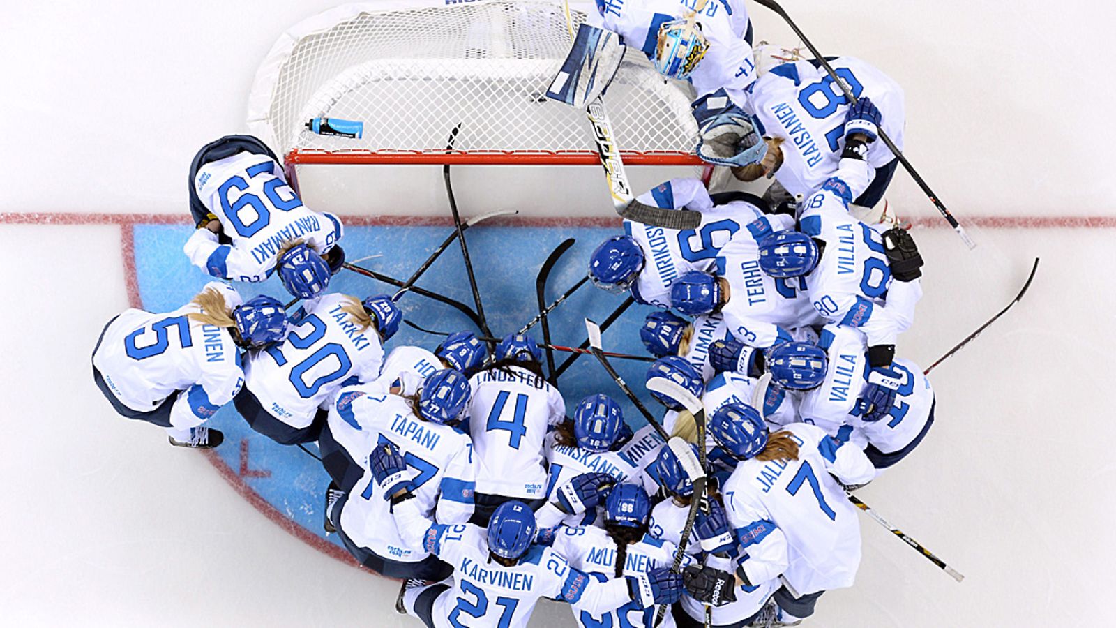 Naisleijonat kohtaavat maanantaina Kanada. Kuva lauantaina USA-ottelusta.