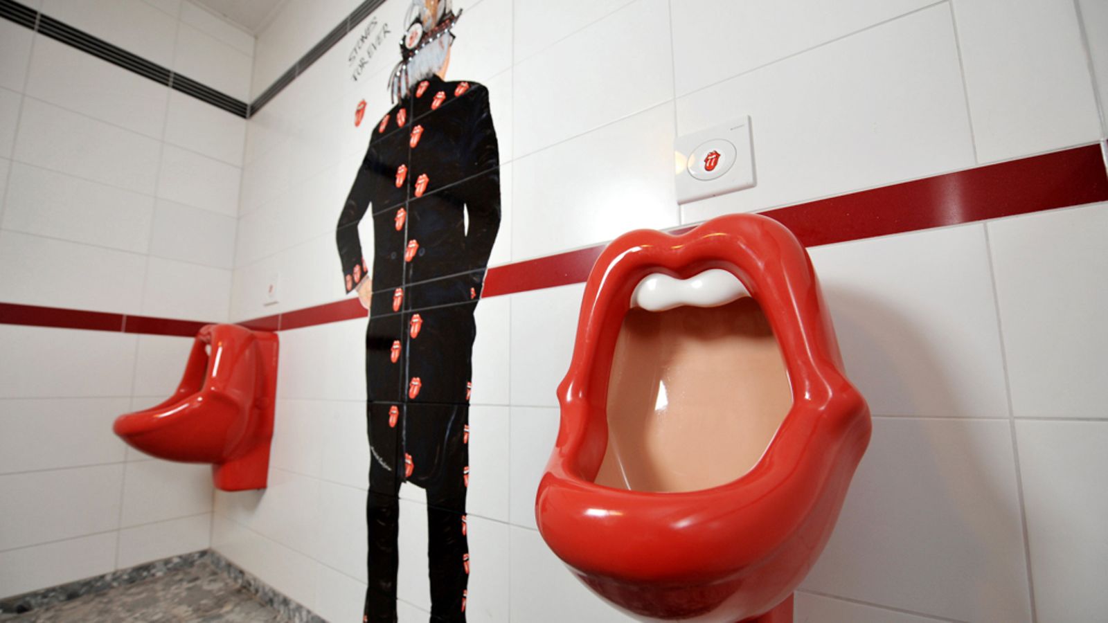 Pisuaareja Rolling Stones -museossa Saksassa.