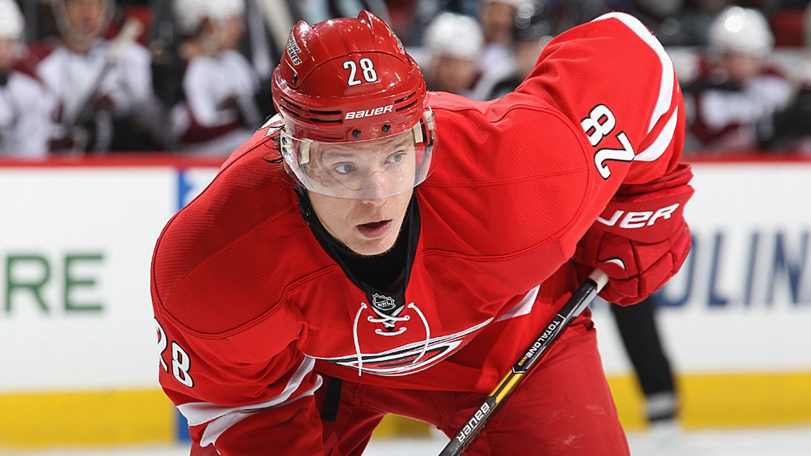 Alexandr Sjomin Carolina Hurricanesin paidassa.