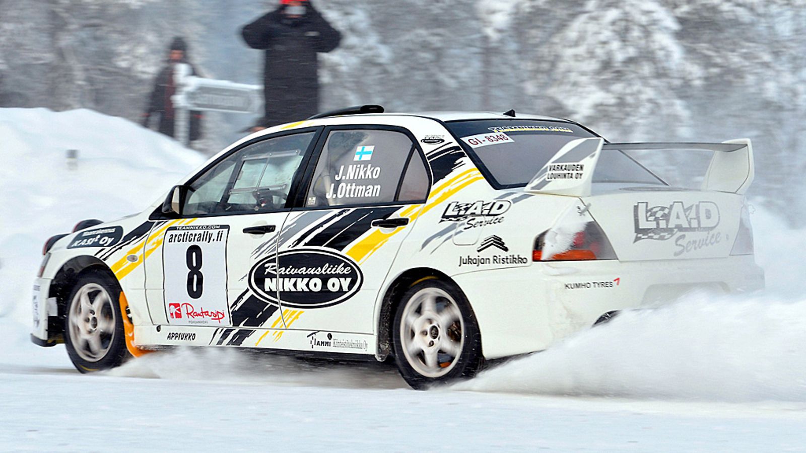 Joni Nikko vauhdissa Rovaniemen SM-rallissa.