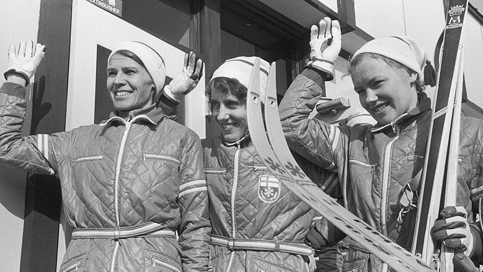 Sapporon naisten 3x5 km viestihiihdon hopeamitalijoukkue: Marjatta Kajosmaa, Hilkka Kuntola ja Helena takalo.