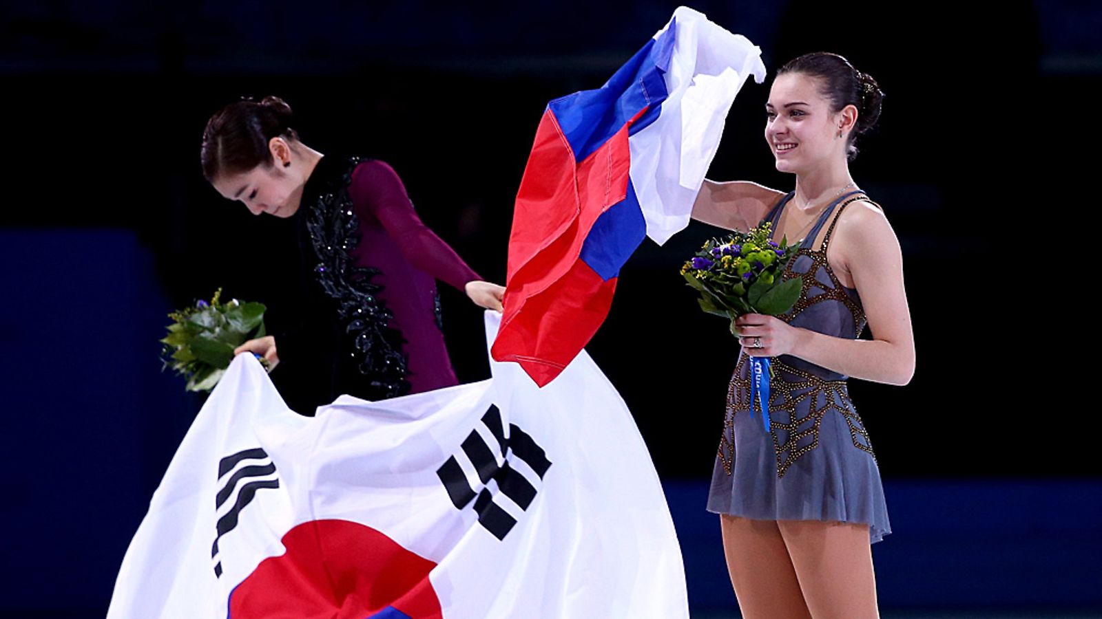 Kim Yu-Na jäi hopealle, kun Adelina Sotnikova nappasi kultaa.
