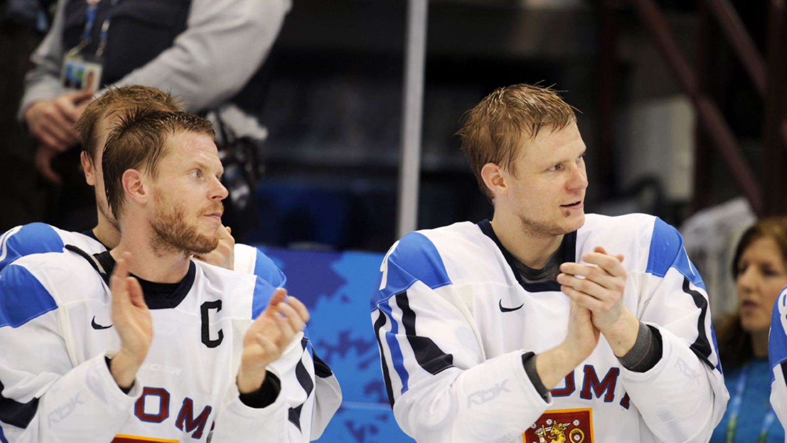 Saku (vas.) ja Mikko Koivu
