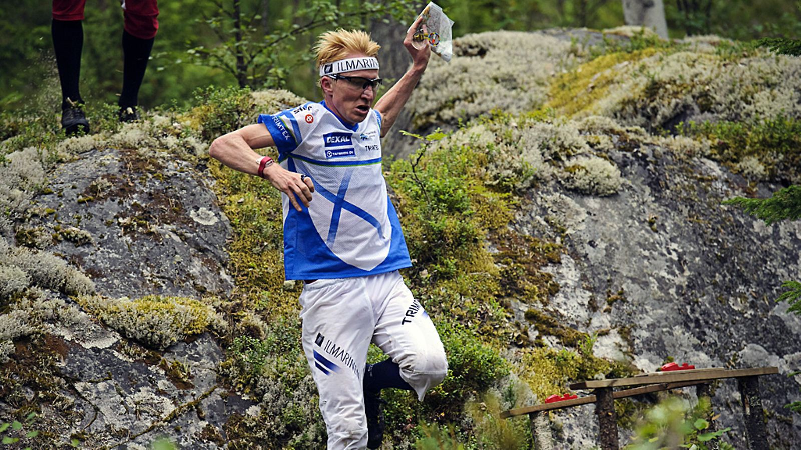 Mårten Boström suunnistaa MM-kisoissa Sotkamossa.