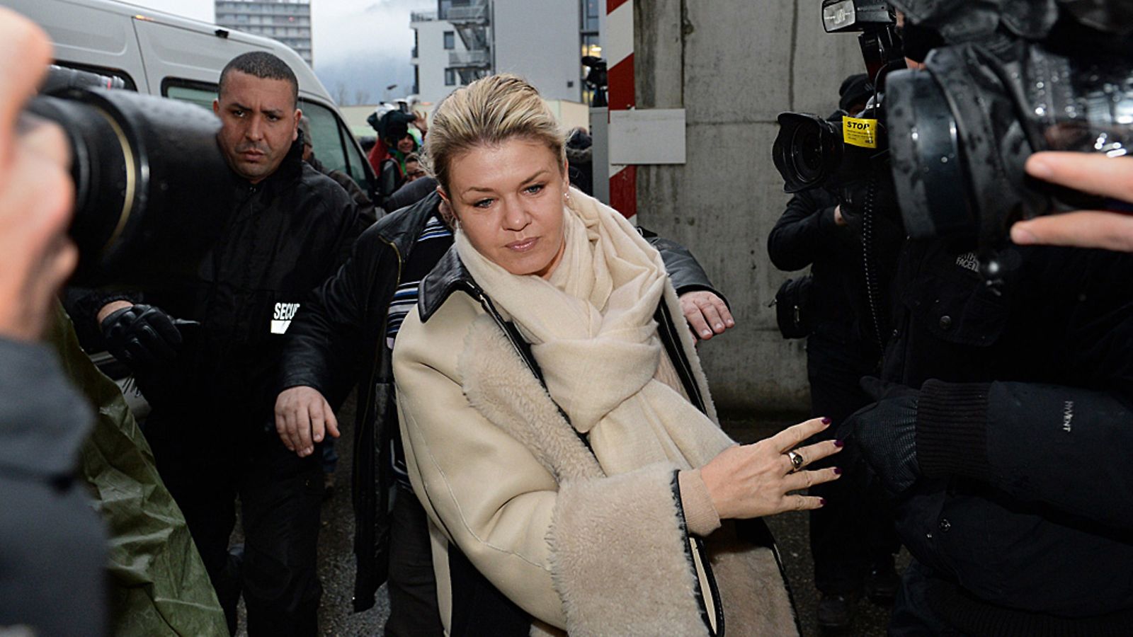 Vaimo Corinna Schumacher.