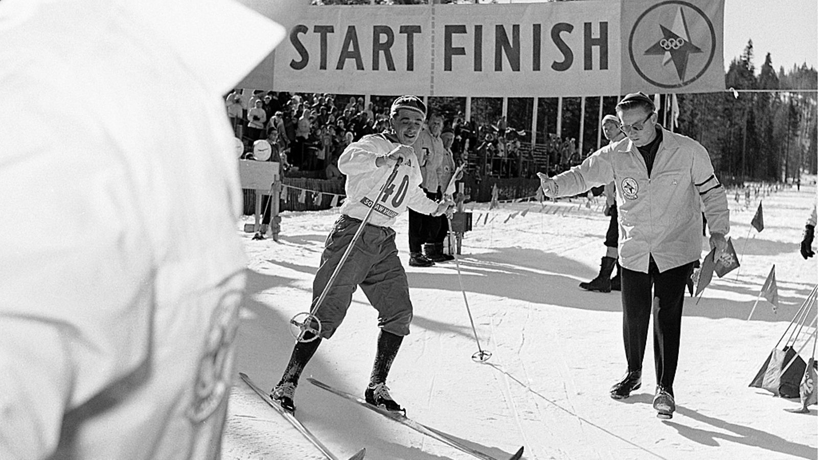 Mäntyranta sai Squaw Walleyn talviolympialaisissa 1960 ensimmäisen arvokisojen viestimitalinsa 22-vuotiaana.