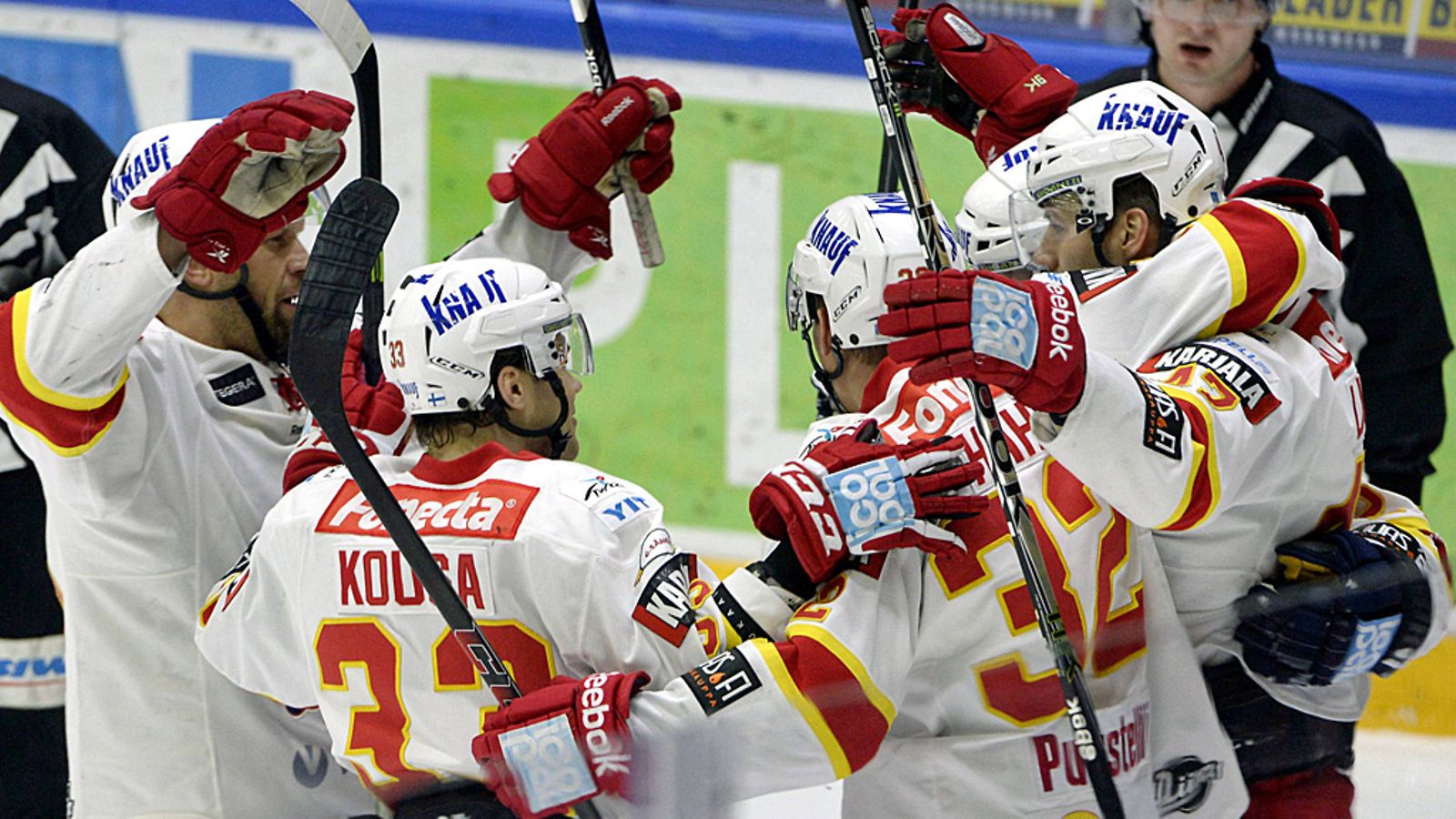 Jokerit juhlii Janne Lahden maalia HIFK:ta vastaan.