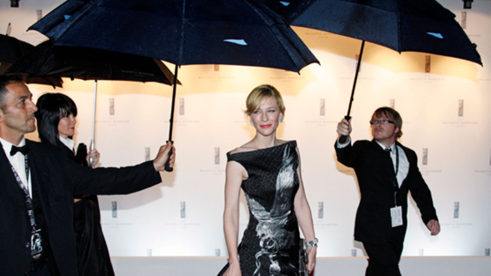 Cate Blanchett saapuu Cannesin festivaalille. EPA