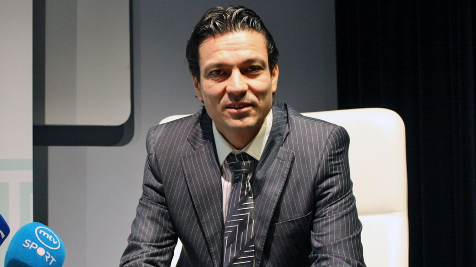 Jari Litmanen omaelämäkerran tiedotustilaisuudessa 19.12.2013.