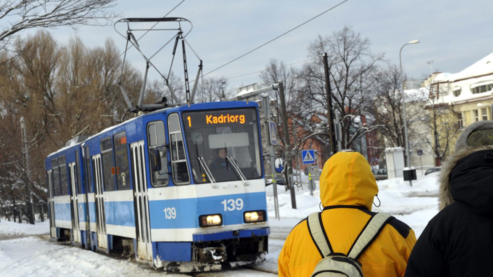 Tallinnan bussi- ja rautiovaunuliikenne sekä johdinautot pysähtyvät huomenna lähes täysin.