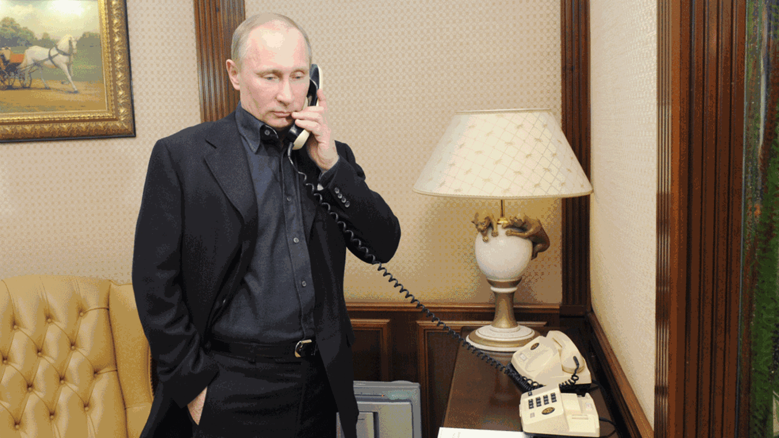 Presidentiksi valittu Vladimir Putin puhelinneuvottelussa 4.3.2012.