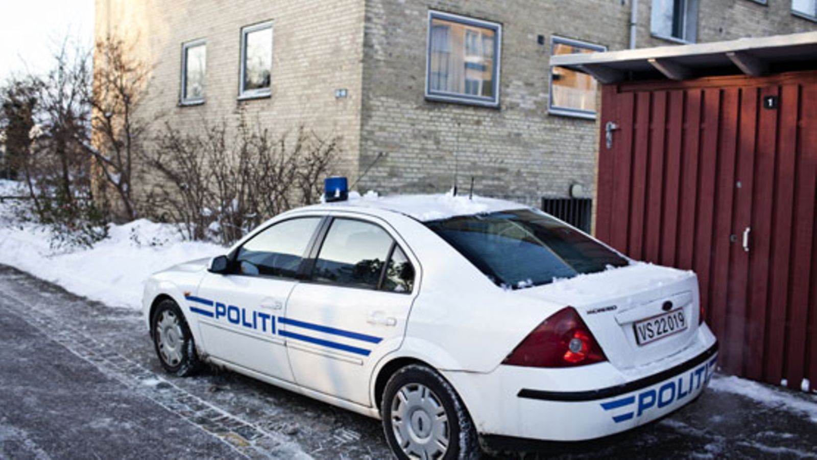 Poliisi Herlevin kaupunginosassa Kööpenhaminassa 29.12.2010. Pidätetyt asuivat alueella. Kuva: EPA