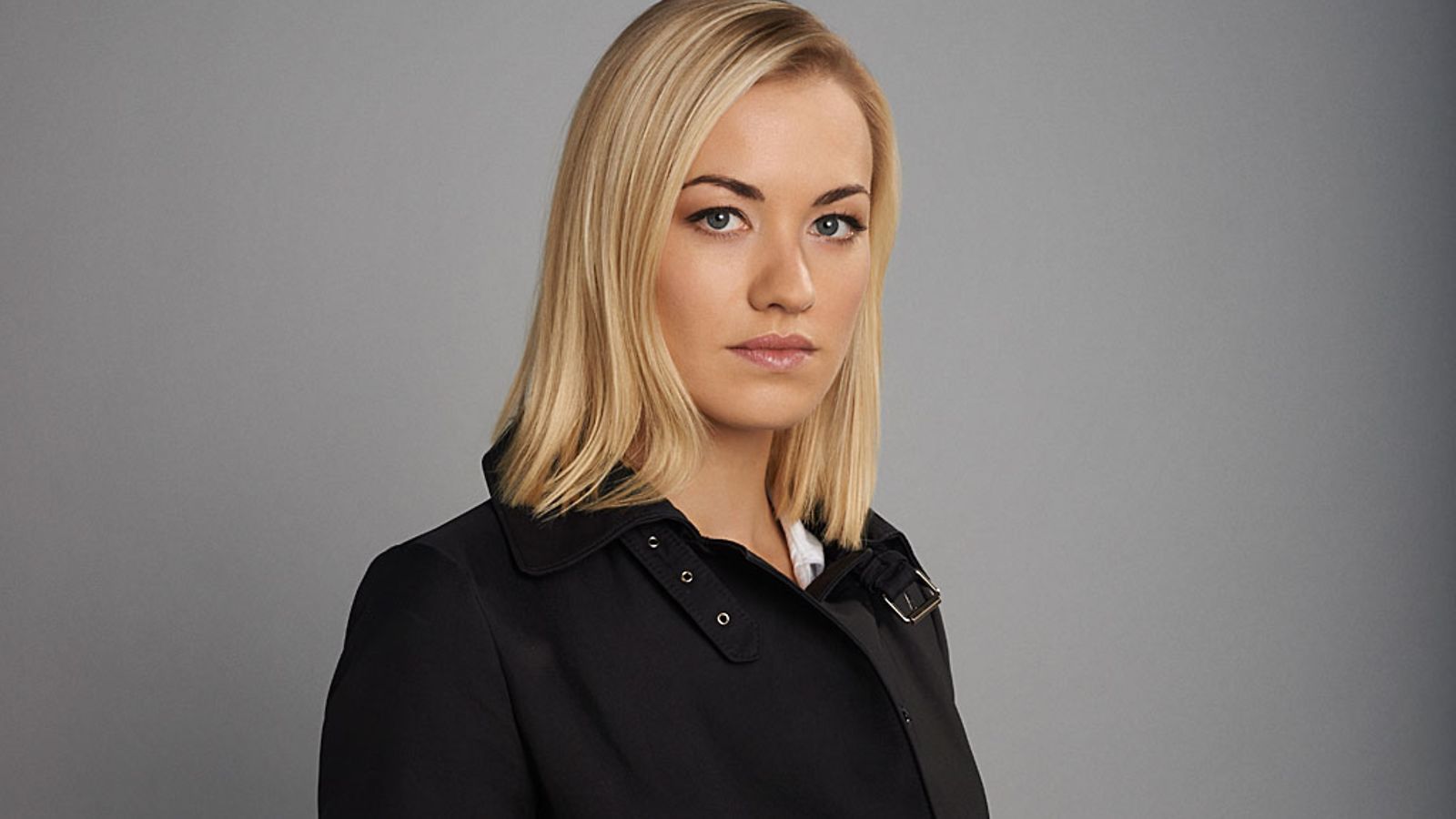 24 Yvonne Strahovski 1