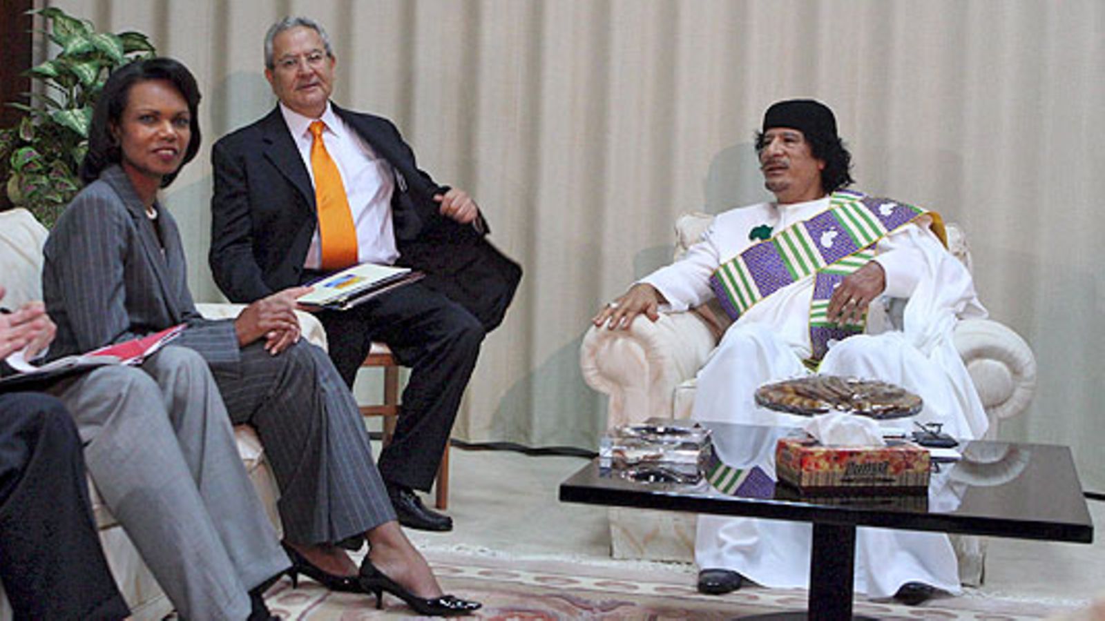 Yhdysvaltain ulkoministeri Condoleezza Rice ja Libyan johtaja Muammar Gaddafi tapasivat 6.9.2008 (Kuva: EPA)