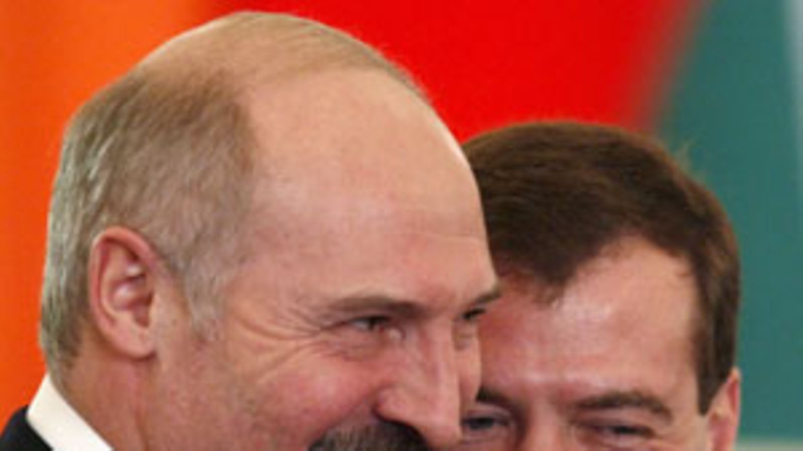 Valko-Venäjän presidentti Aleksander Lukashenko Venäjän presidentti Dmitri Medvedevin kanssa (EPA)