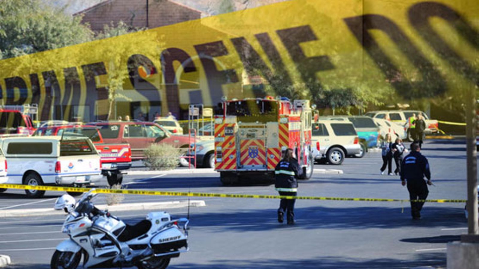 Yhdysvalloissa kuusi ihmistä kuoli ampumavälikohtauksessa Arizonan Tucsonissa 8.1.2011. Lisäksi 12 haavoittui, heidän joukossaan kongressiedustaja Gabrielle Giffords.