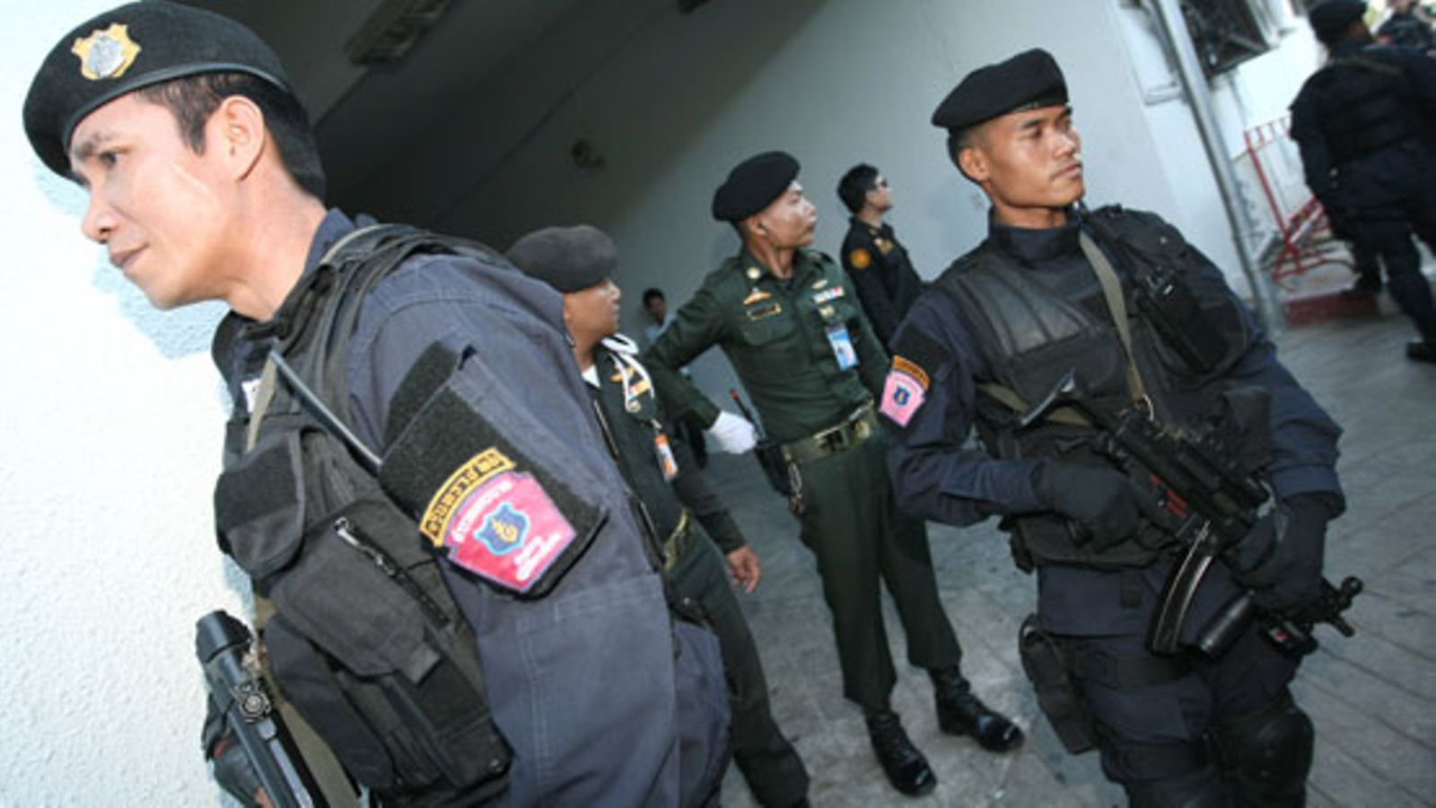 Thaimaan poliisi Bangkokissa 8.7.2010 (Kuva: EPA)