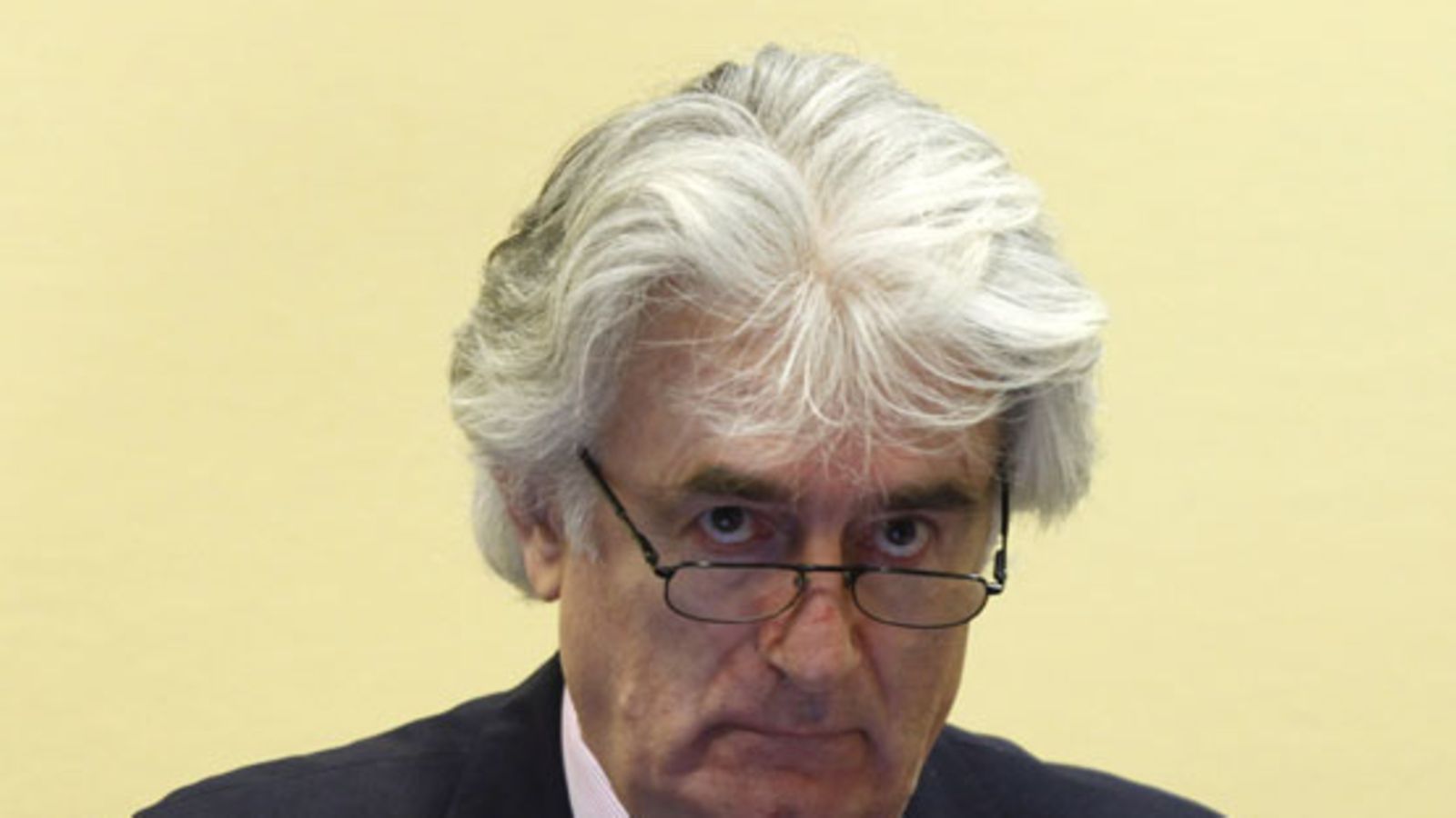 Radovan Karadzic Haagin sotarikostuomioistuimessa.