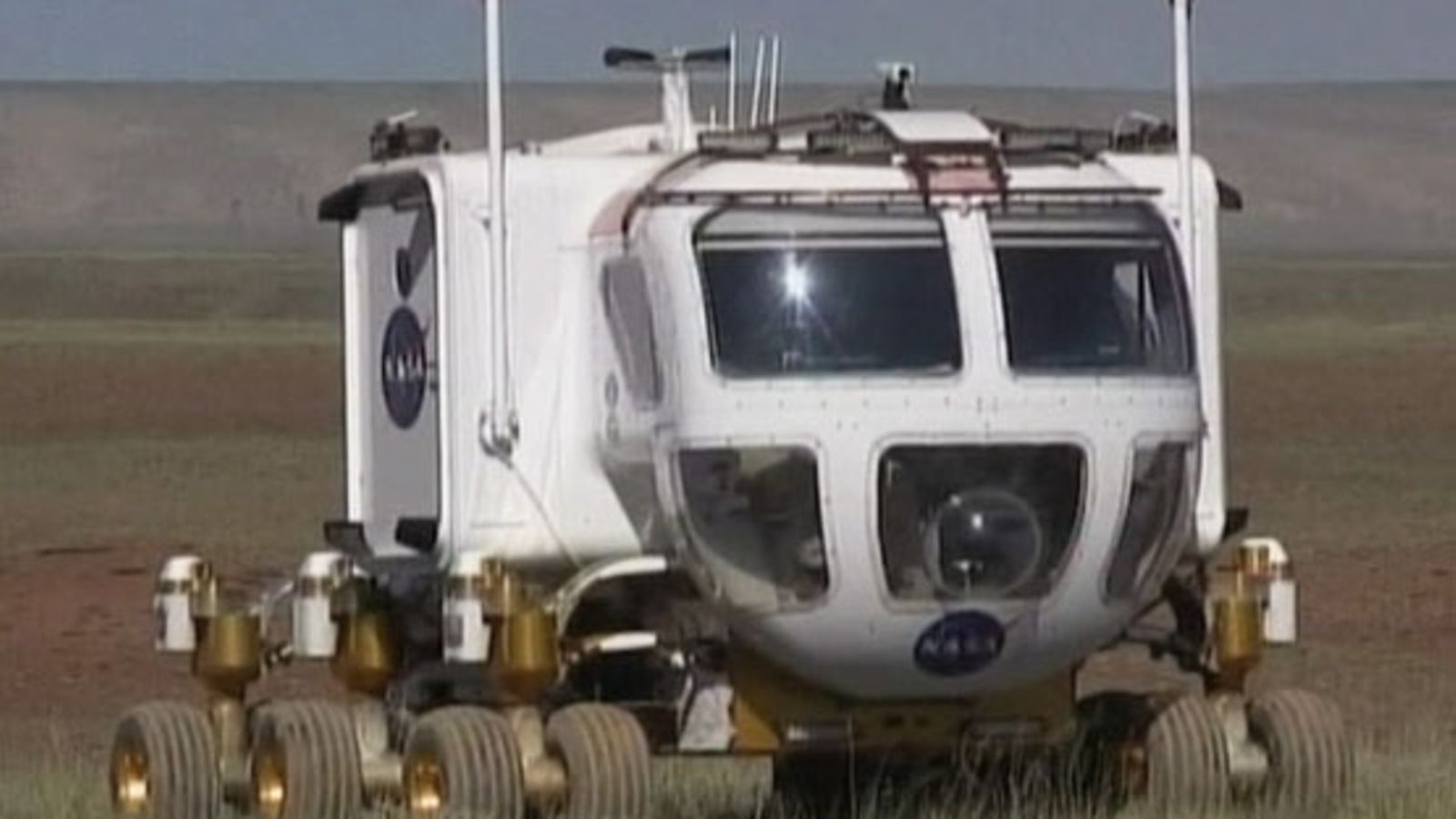 NASA testaa uuden sukupolven avaruusmönkijöitä Arizonassa. Kuva: AP