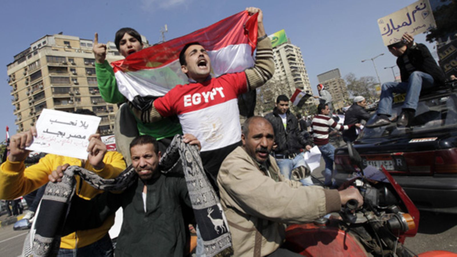 Egyptin presidentin kannattajat aktivoituvat Kairon kaduilla. Kuva: EPA