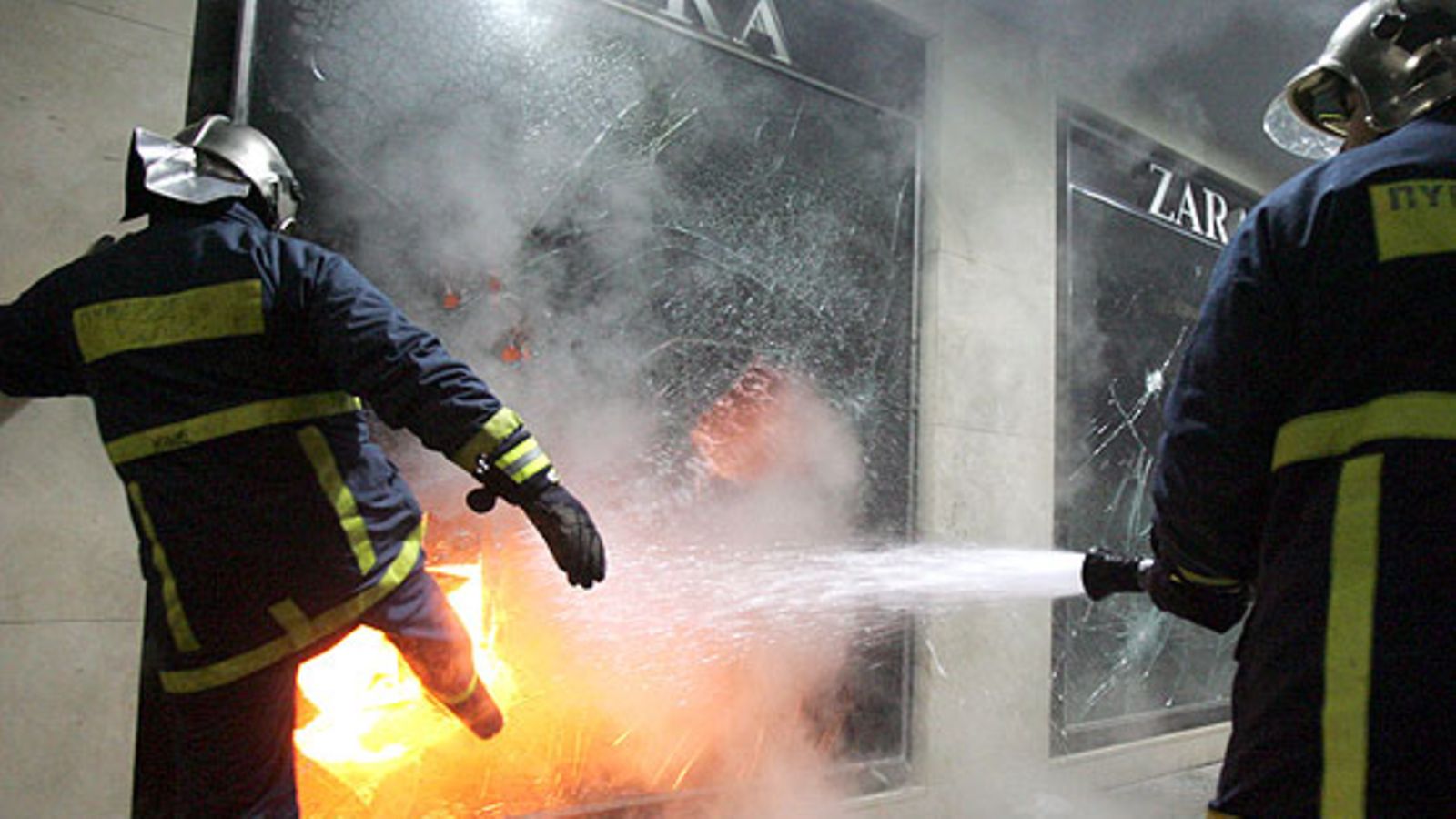 Kreikan mellakat 8.12.2008. (EPA)