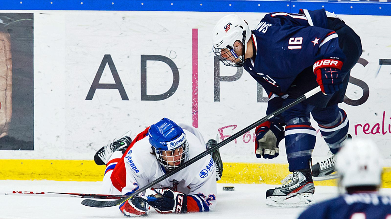Tshekin David Pastrnak ja USA:n Steven Santini