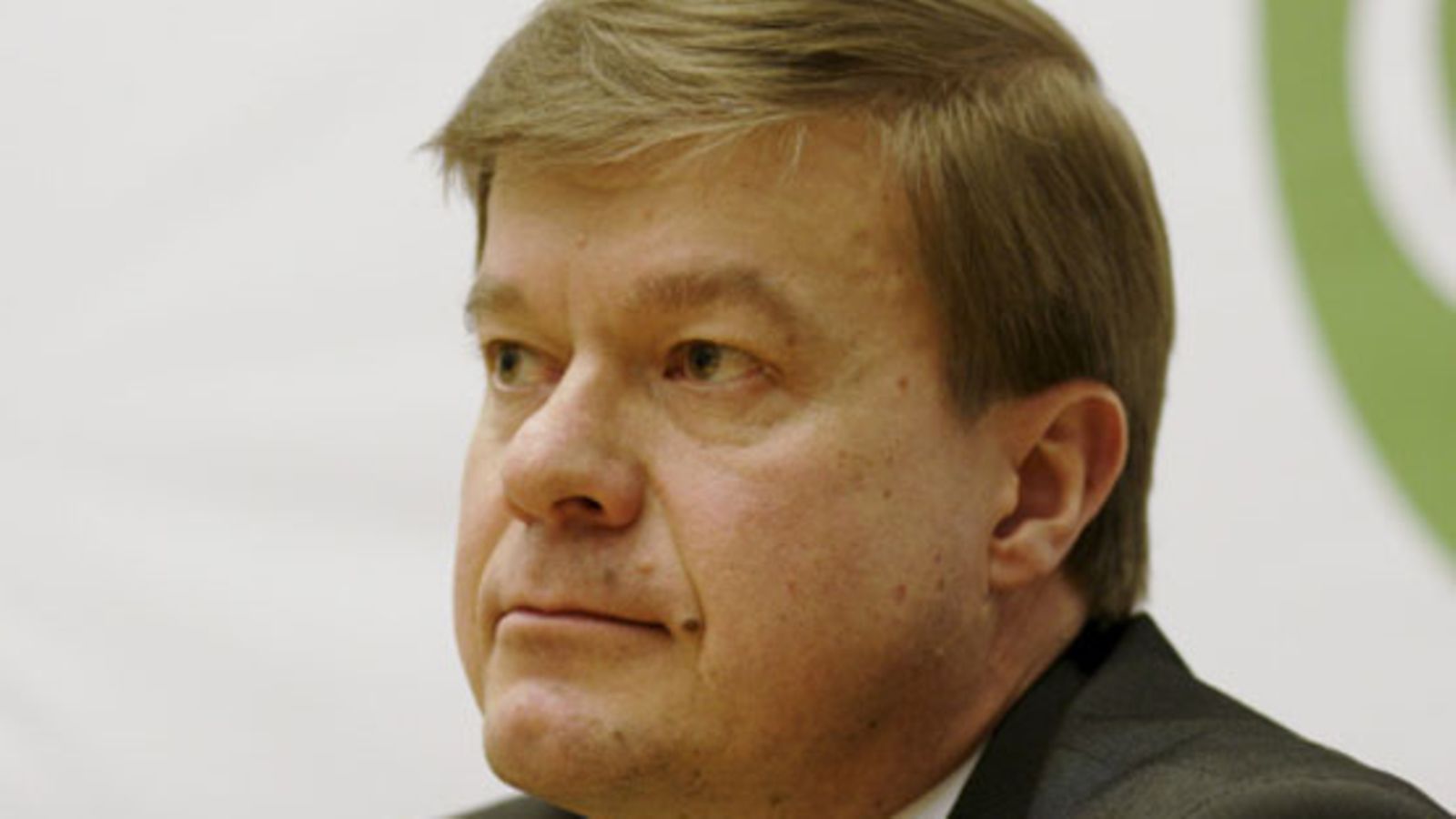 Eduskunnan hallintovaliokunnan puheenjohtaja ja keskustan  ex-varapuheenjohtaja Antti Rantakangas vaatii puoluettaan  kirkastamaan politiikkaansa.