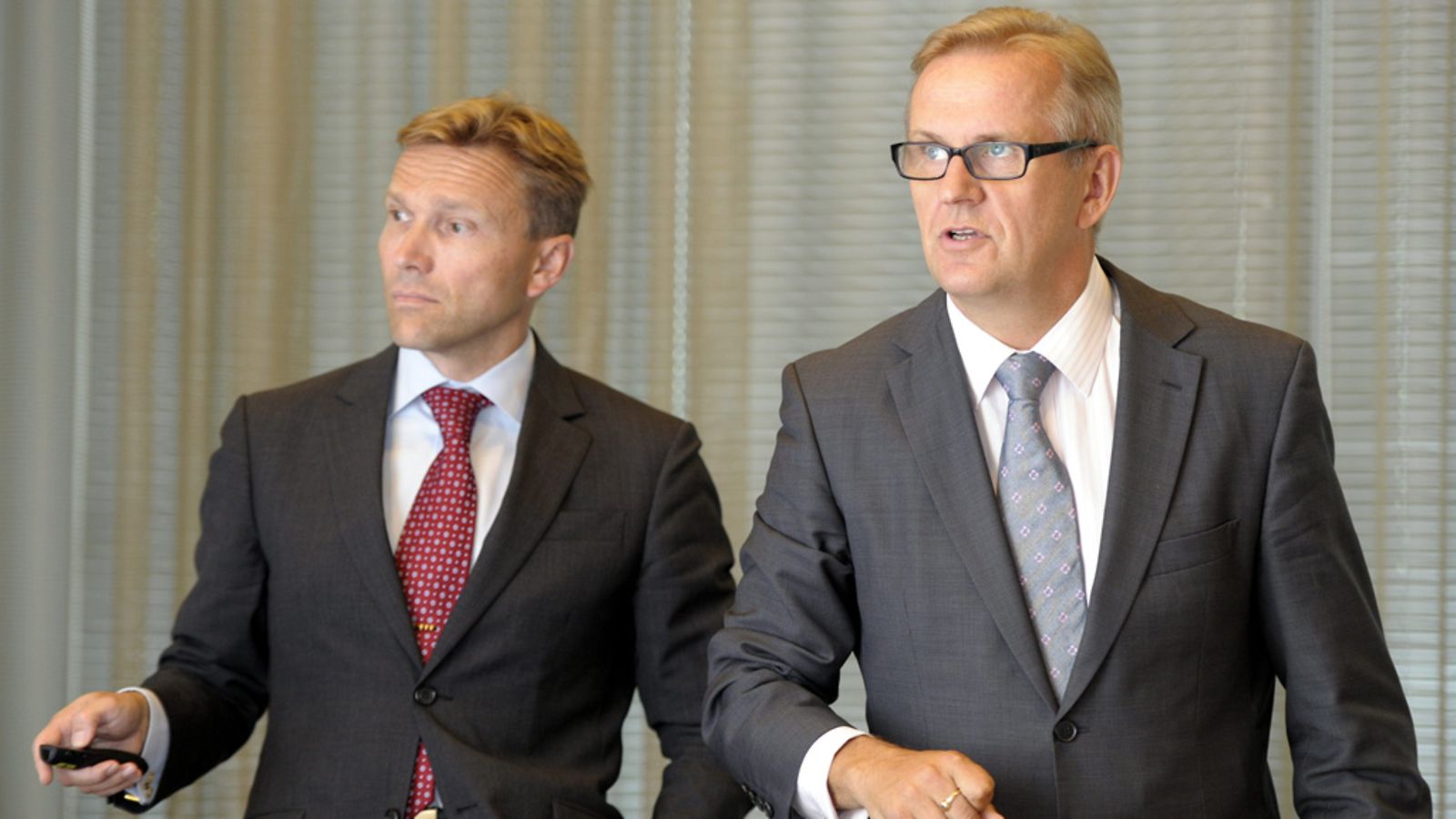 Ilmarisen toimitusjohtaja Harri Sailas (oik.) ja varatoimitusjohtaja Timo Ritakallio yrityksen osavuosikatsauksen tiedotustilaisuudessa Helsingissä tiistaina 16. elokuuta 2011.