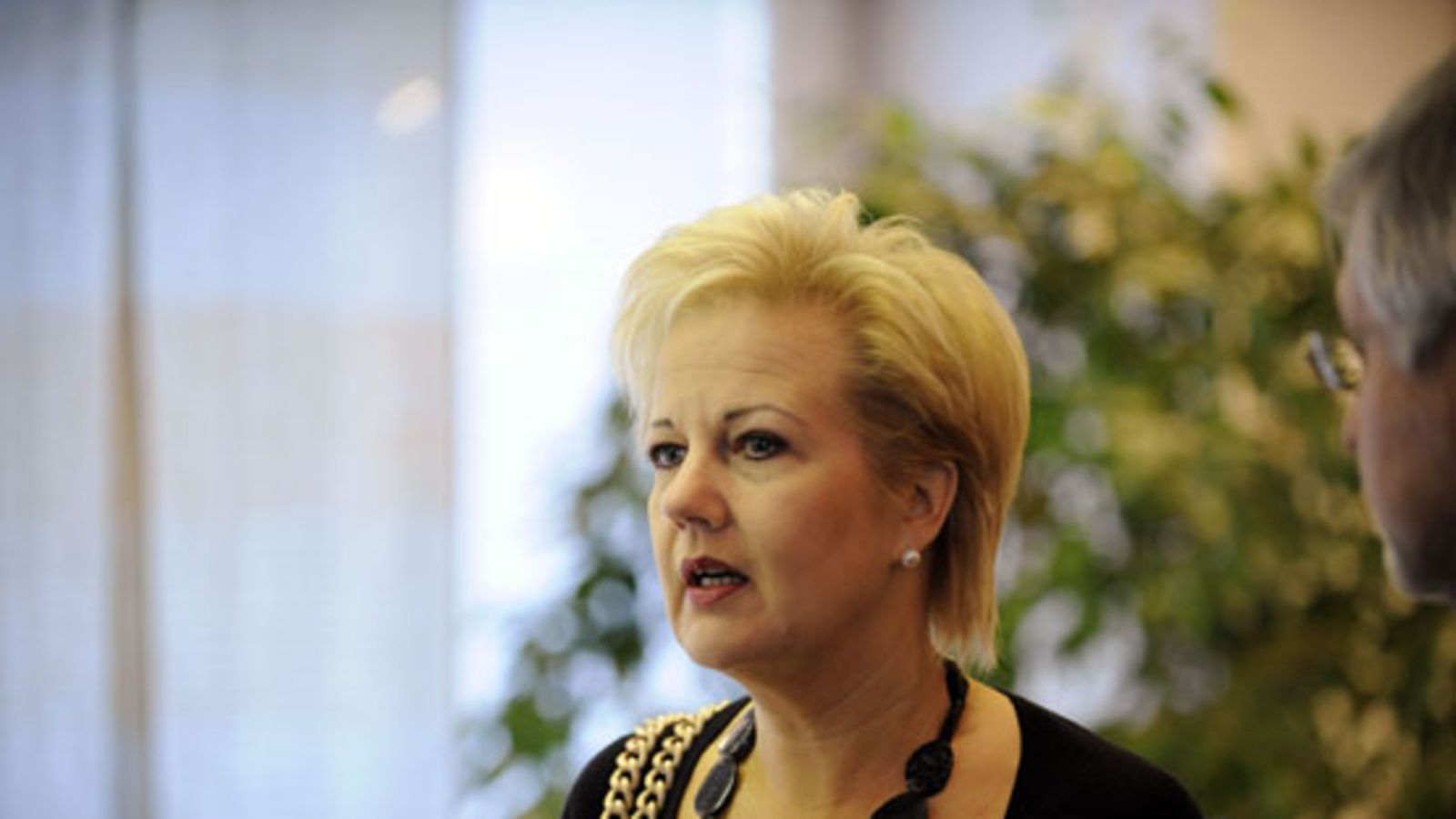 Viestintäministeri Suvi Linden kokoomuksen puoluehallituksen 90-vuotisjuhlakokouksessa 5. joulukuuta 2008. Kuva: Lehtikuva