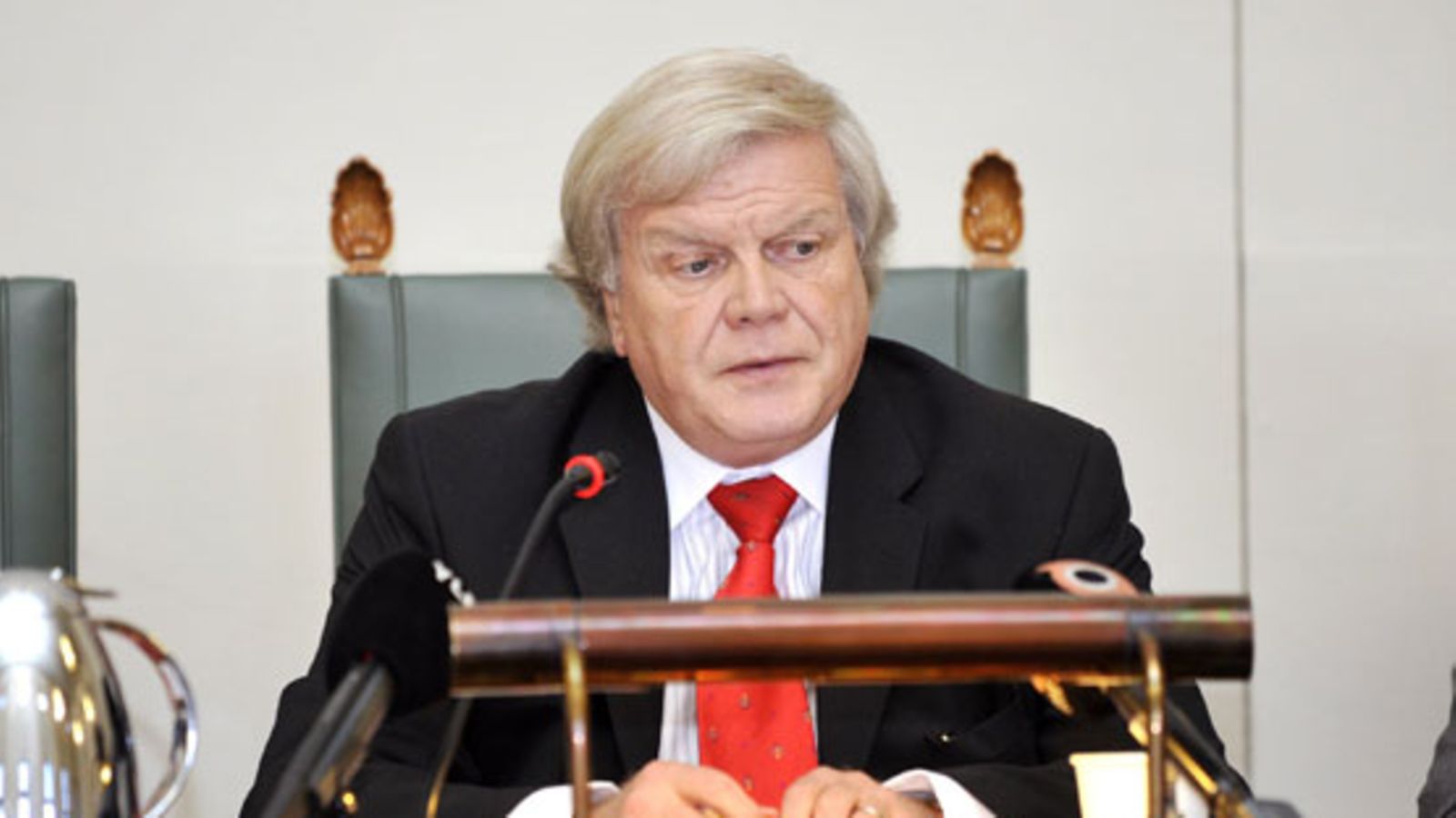 Eduskunnan talousvaliokunnan puheenjohtaja Jouko Skinnari (SDP).
