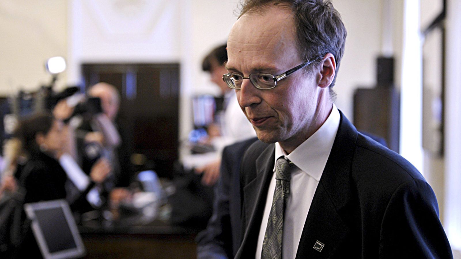 Perussuomalaisten kansanedustaja Jussi Halla-aho perussuomalaisten ryhmäkokouksen jälkeen tiedotustilaisuudessa Helsingissä keskiviikkona 25. toukokuuta 2011.