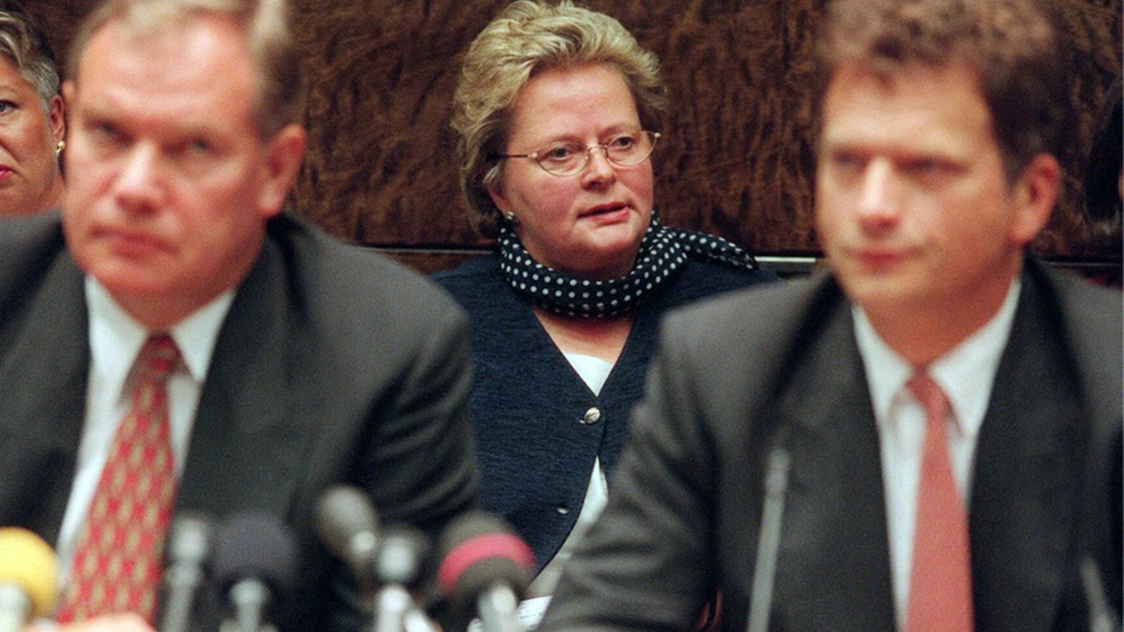 19970902 - HELSINKI - BUDJETTI: Sosiaali- ja terveysministeri Sinikka Mönkäre, työministeri Liisa Jaakonsaari, pääministeri Paavo Lipponen ja valtiovarainministeri Sauli Niinistö budjetin tiedotustilaisuudessa eduskunnassa tiistaina