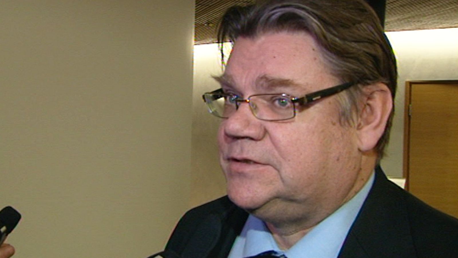 Ulkoasiain valiokunnan puheenjohtaja Timo Soini (ps.) harmittelee EU-budjetin kaatumista.