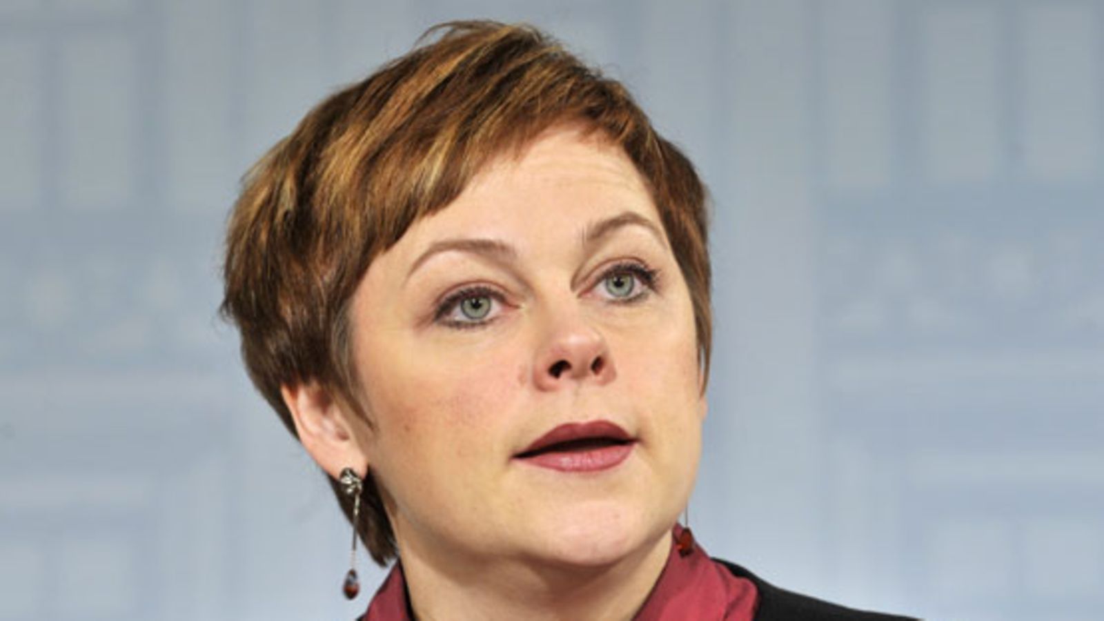 Ympäristöministeri Paula Lehtomäki.