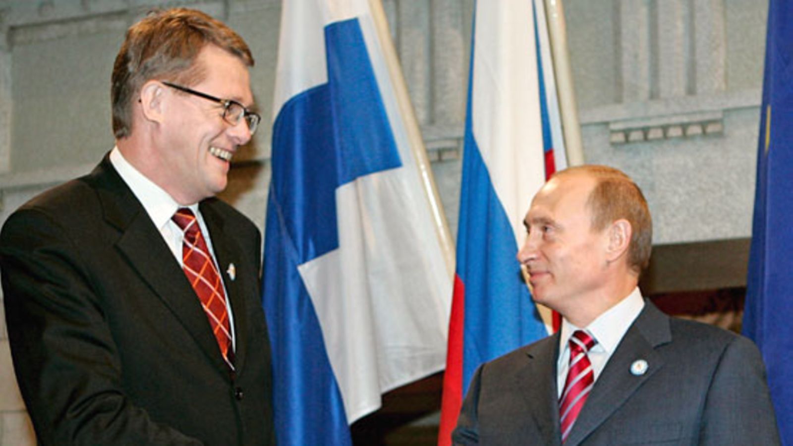 Pääministeri Matti Vanhanen tapasi Venäjän silloisen presidentin Vladimir Putin Helsingissä 24.11.2006. (EPA)