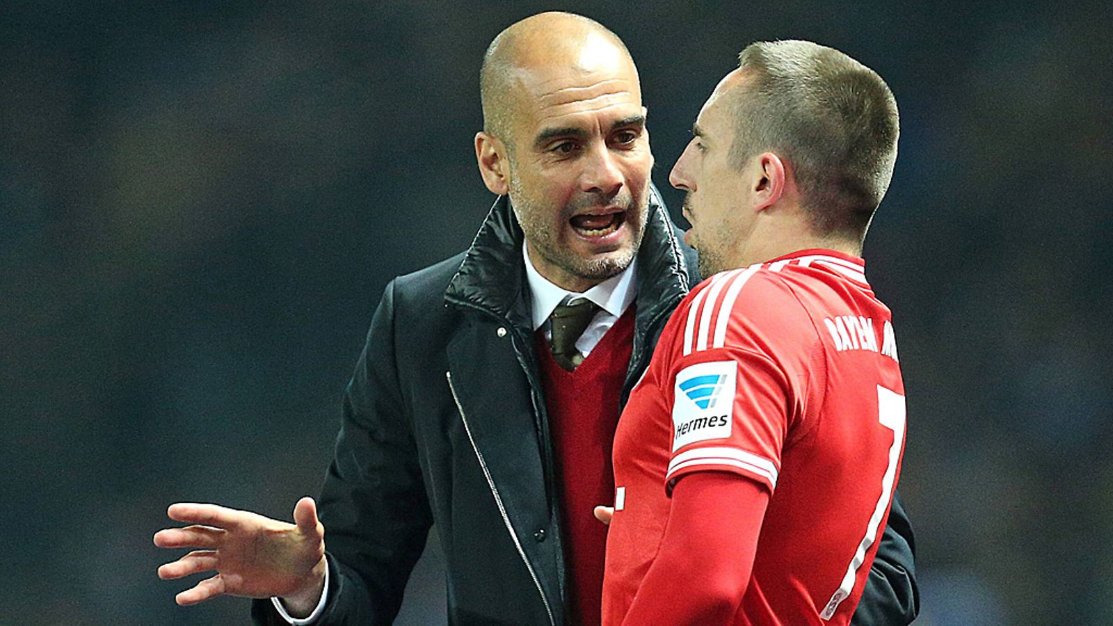 Pep Guardiola ohjeistaa Franck Riberyä.